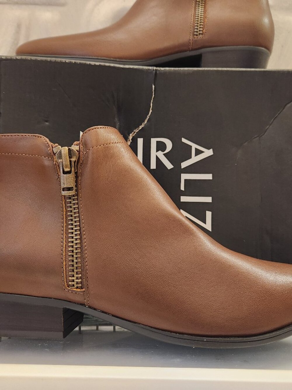 Naturalizer "Claire" Cinnamon Smooth Booties. NIB. Size 9